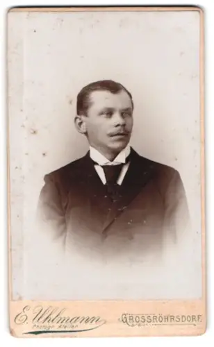 Fotografie E. Uhlmann, Grossröhrsdorf, Porträt eines eleganten Herrn