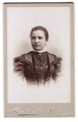 Fotografie Alfred Kahle, Pulsnitz, Porträt einer Frau