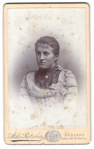 Fotografie Atelier Ratzeburg, Ratzeburg, Sitzbild einer Frau