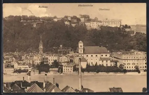 AK Passau, Teilansicht mit Rathaus, Studienkirche und Oberhaus