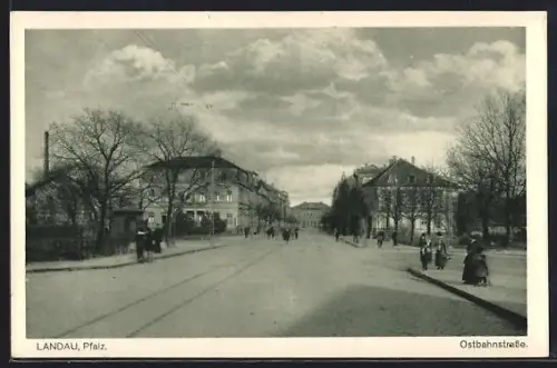 AK Landau /Pfalz, Ostbahnstrasse mit Passanten