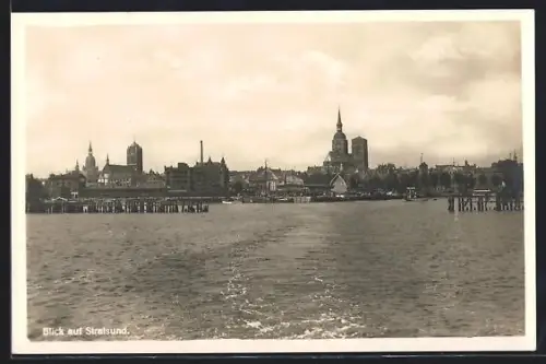 AK Stralsund, Blick auf den Ort vom Wasser aus