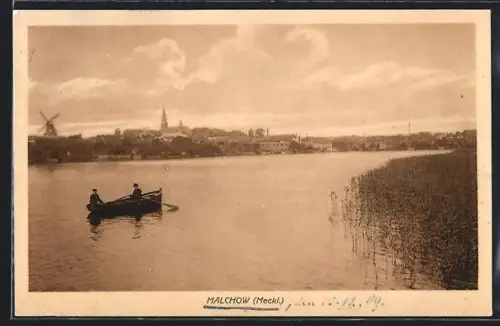 AK Malchow /Meckl, Blick auf Stadt, Kirche und Windmühle vom See