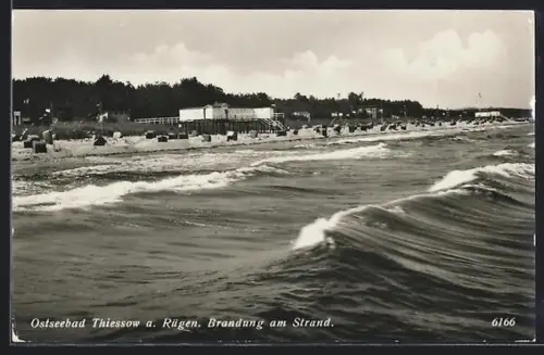 AK Thiessow a. Rügen, Ostseebad, Brandung am Strand