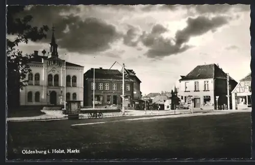 AK Oldenburg i. Holst., Markt mit Rathaus