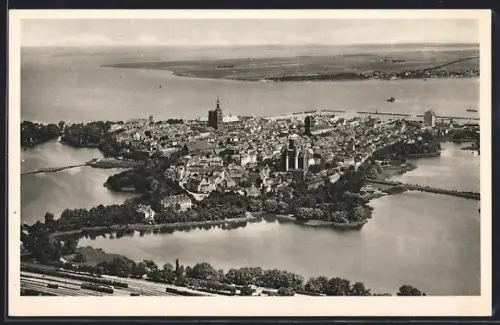 AK Stralsund, Gesamtansicht mit Ostsee