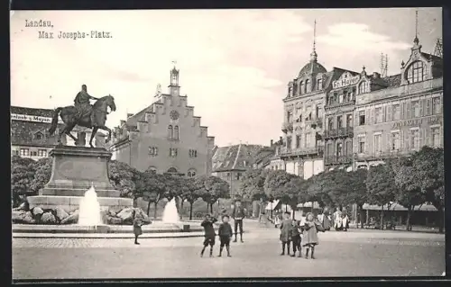 AK Landau, Max Josephs-Platz mit Denkmal