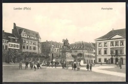 AK Landau /Pfalz, Paradeplatz mit Reiterdenkmal