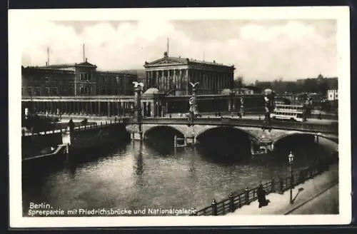 AK Berlin, Spreepartie, Friedrichsbrücke, Nationalgalerie