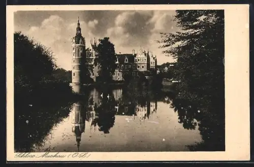 AK Muskau /O.-L., Schloss Muskau, Spiegelung im Wasser