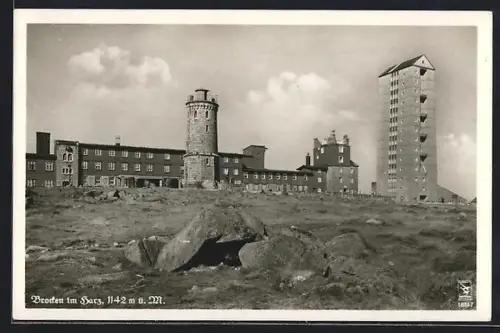 AK Brocken im Harz, Aussichtsturm, Brockenhaus, Hotel