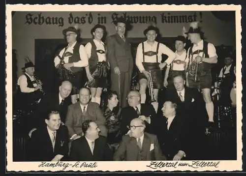 AK Hamburg-St. Pauli, Zillertal bleibt Zillertal, Trachtengruppe mit Musikinstrumenten