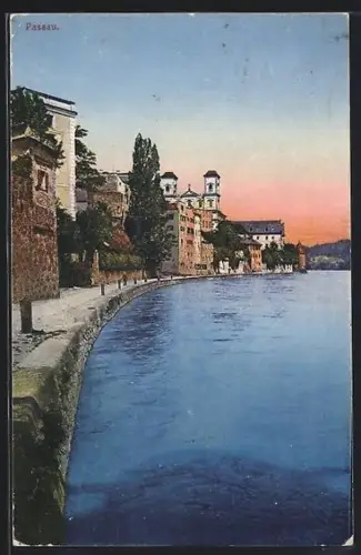 AK Passau, Uferpanorama mit Kaimauer