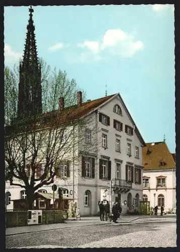 AK Bühl /Baden, Strassenpartie mit Passanten