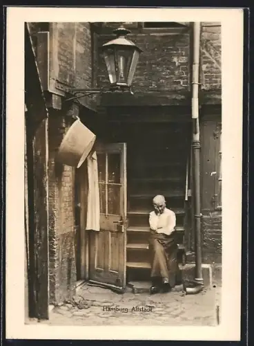 AK Hamburg, Altstadt, Hinterhof mit Treppe