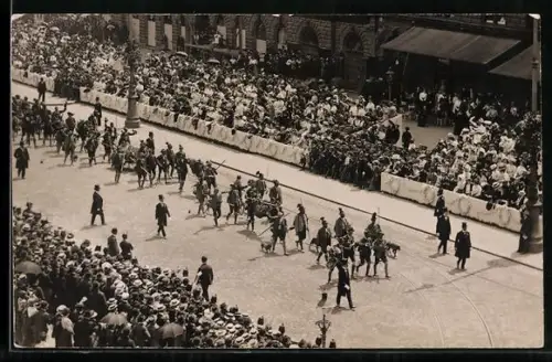 AK Wien, Kaiserhuldigungs-Festzug mit Zuschauern