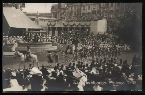 AK Wien, Kaiserhuldigungs-Festzug 1908, Gruppe mit grosser Fahne