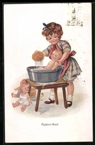AK Mädchen wäscht ihre Puppe