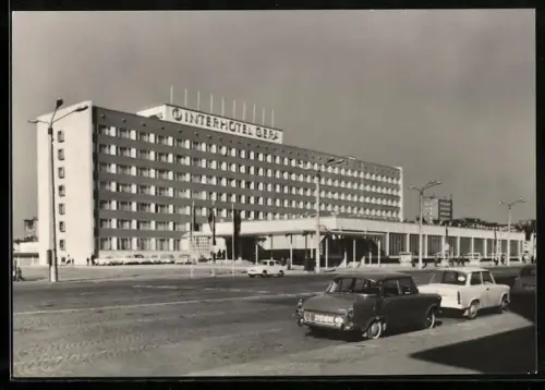 AK Gera, Autos vor dem Interhotel Gera