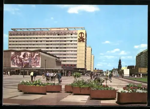 AK Dresden, moderne Architektur, Prager Strasse, Blick zur Kirche
