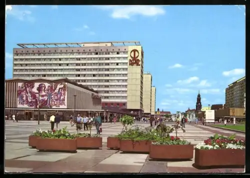 AK Dresden, moderne Architektur, Prager Strasse, Blick zur Kirche