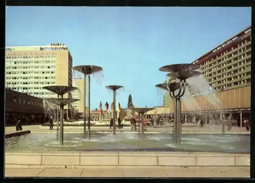 AK Dresden, Brunnenanlage in der Prager Strasse