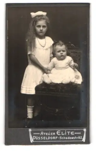 Fotografie Atelier Elite, Düsseldorf, Schadowstr. 62, Zwei Kinder in weisser Kleidung