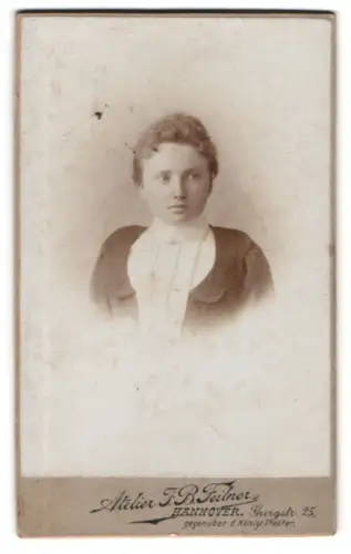 Fotografie Atelier J. B. Feilner, Hannover, Georgstr. 25, Porträt einer jungen Frau