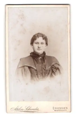 Fotografie Atelier Schroeder, Dresden, Waisenhausstrasse 4, Porträt einer jungen Frau
