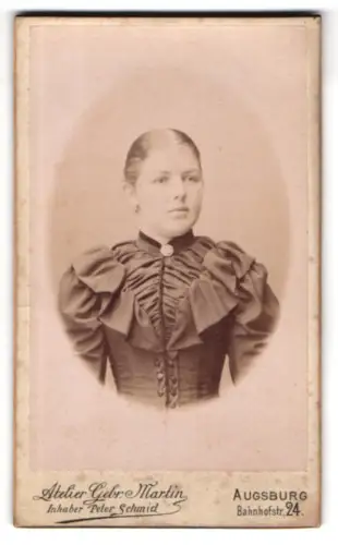 Fotografie Atelier Gebr. Martin, Augsburg, Bahnhofstr. 24, Porträt einer eleganten Dame