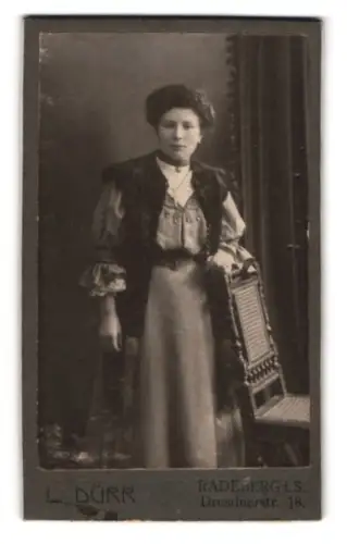 Fotografie L. Dürr, Radeberg, Dresdnerstr. 18, Frau in traditioneller Kleidung