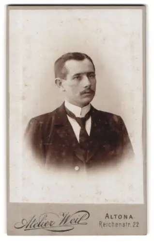 Fotografie Atelier Weil, Altona, Reichenstrasse 22, Porträt eines Herren