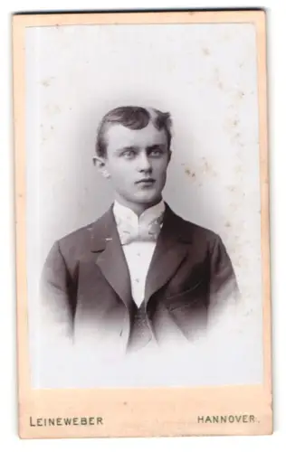Fotografie Georg Leineweber, Hannover, Georgstrasse 30, Porträt eines jungen Mannes