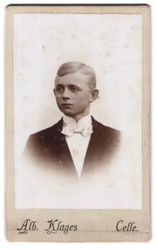 Fotografie Alb. Klages, Celle, Porträt eines jungen Mannes