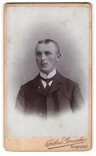 Fotografie Julius Grusche, Neugersdorf, Portrait eines jungen Mannes