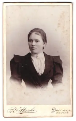 Fotografie R. Stanke, Dresden, Uhland-Strasse 6, Elegantes Porträt einer Frau