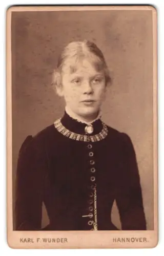 Fotografie Karl F. Wunder, Hannover, Friedrichstrasse, Porträt einer jungen Frau