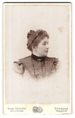 Fotografie Hugo Erfurth, Dresden, Reissigerstrasse 46, Porträt einer Frau im Profil