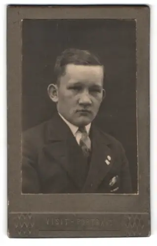 Fotografie unbekannter Fotograf und Ort, Porträt eines jungen Mannes