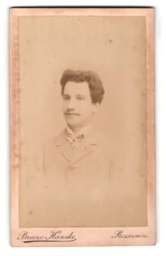 Fotografie Bruno Hancke, Rosswein, Brückenplatz, Porträt eines jungen Mannes