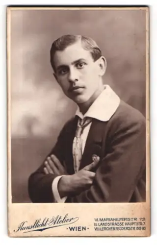 Fotografie Kunstlicht Atelier, Wien, Mariahilferstr. 79, Porträt eines jungen Mannes