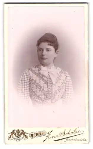 Fotografie Herrn Schulze, Bischofswerda, Hohe Str. 4, Porträt einer eleganten Dame