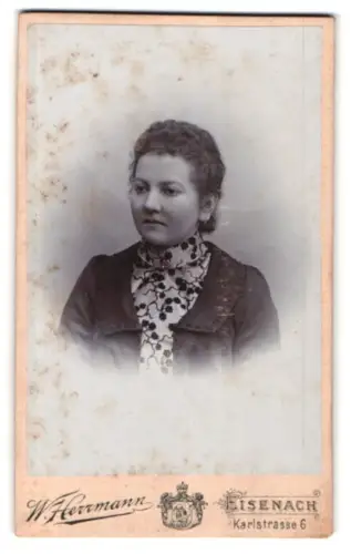 Fotografie W. Herrmann, Eisenach, Karlstrasse 6, Portrait einer eleganten Frau