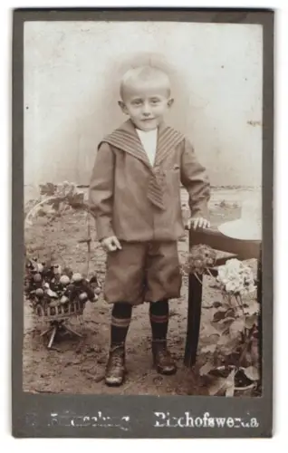 Fotografie R. Fritzsching, Bischofswerda, Kleiner Junge in Matrosenanzug