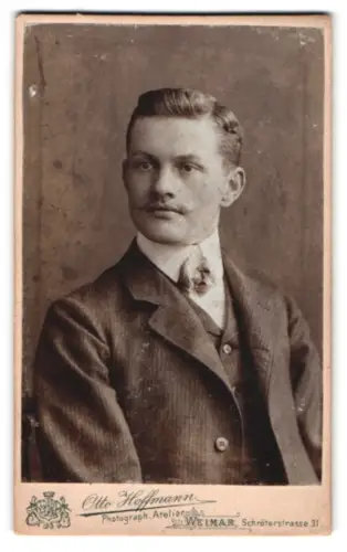 Fotografie Otto Hoffmann, Weimar, Schröterstrasse 31, Porträt eines jungen Mannes