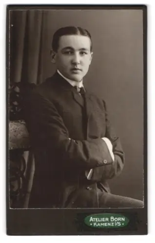 Fotografie Atelier Born, Kamenz, junger Mann im Anzug
