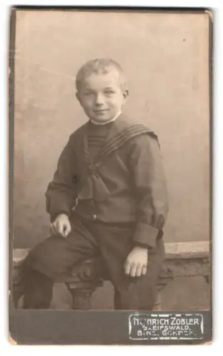 Fotografie Heinrich Zobler, Greifswald, Marktstrasse 11, Junger im Matrosenanzug