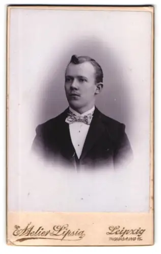 Fotografie Atelier Lipsia, Leipzig, Thomassring 15, Porträt eines jungen Mannes