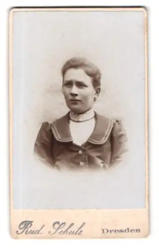 Fotografie Rud. Schulz, Dresden, Porträt einer Frau