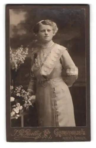 Fotografie Joh. Roettig, Georgswalde, neben den Schulen, Porträt einer Dame